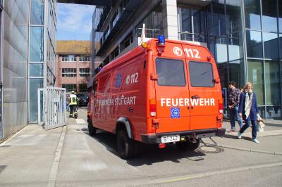 Stuttgart: Fass mit aetzender Fluessigkeit sorgt fuer Einsatz der Feuerwehr